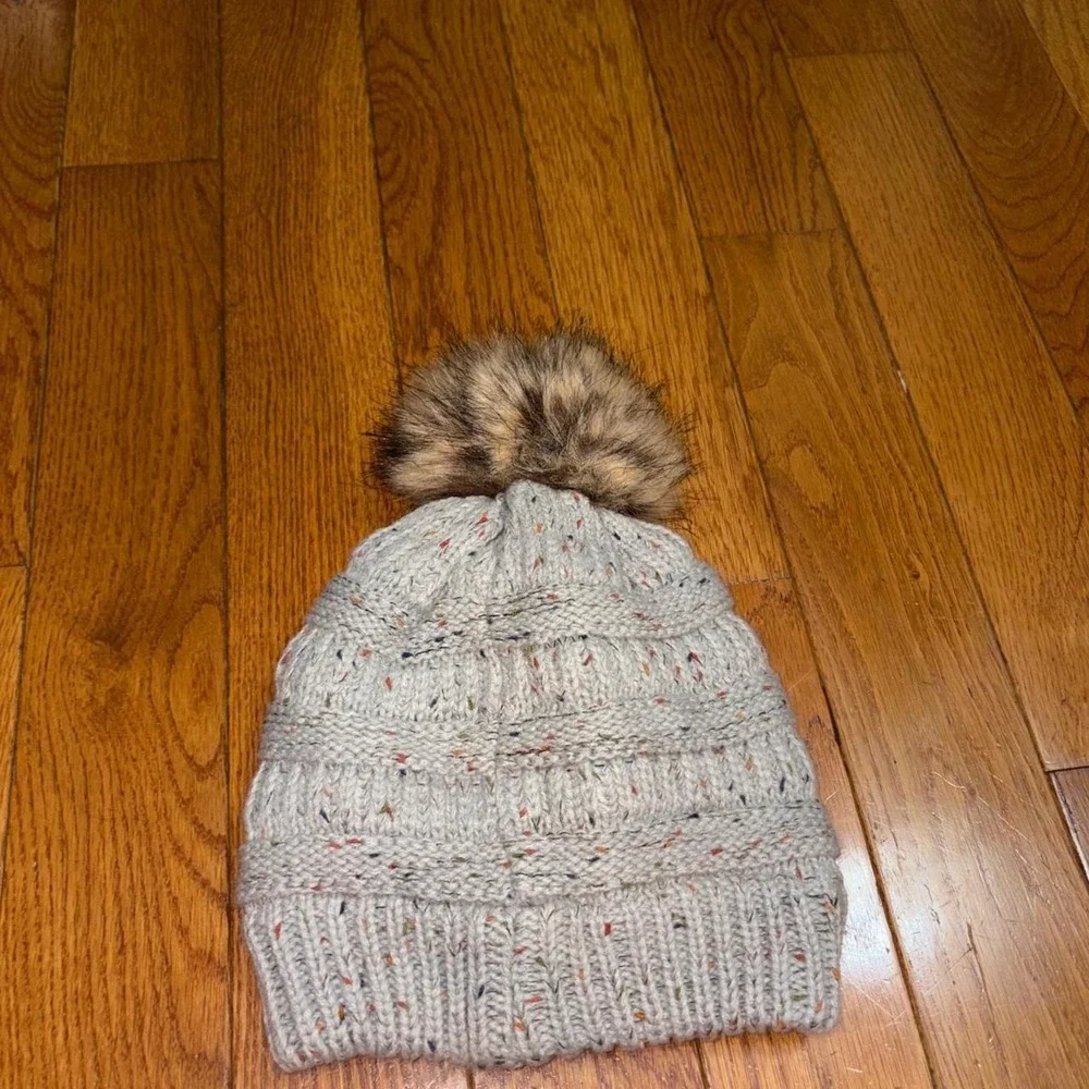David and Young Gray Confetti Knit Beanie Faux Fur Lined Pom Pom Winter Hat